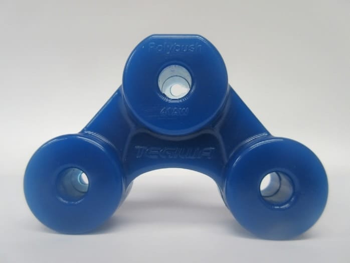 A blue three-armed fidget spinner centred on a plain white background, with branding texts "contrash" and "tegware" visible on its central pad.